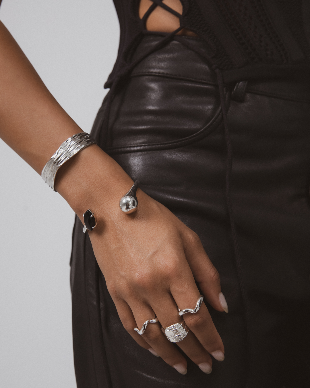 Droplet Gemstone Wrist Cuff - Onyx