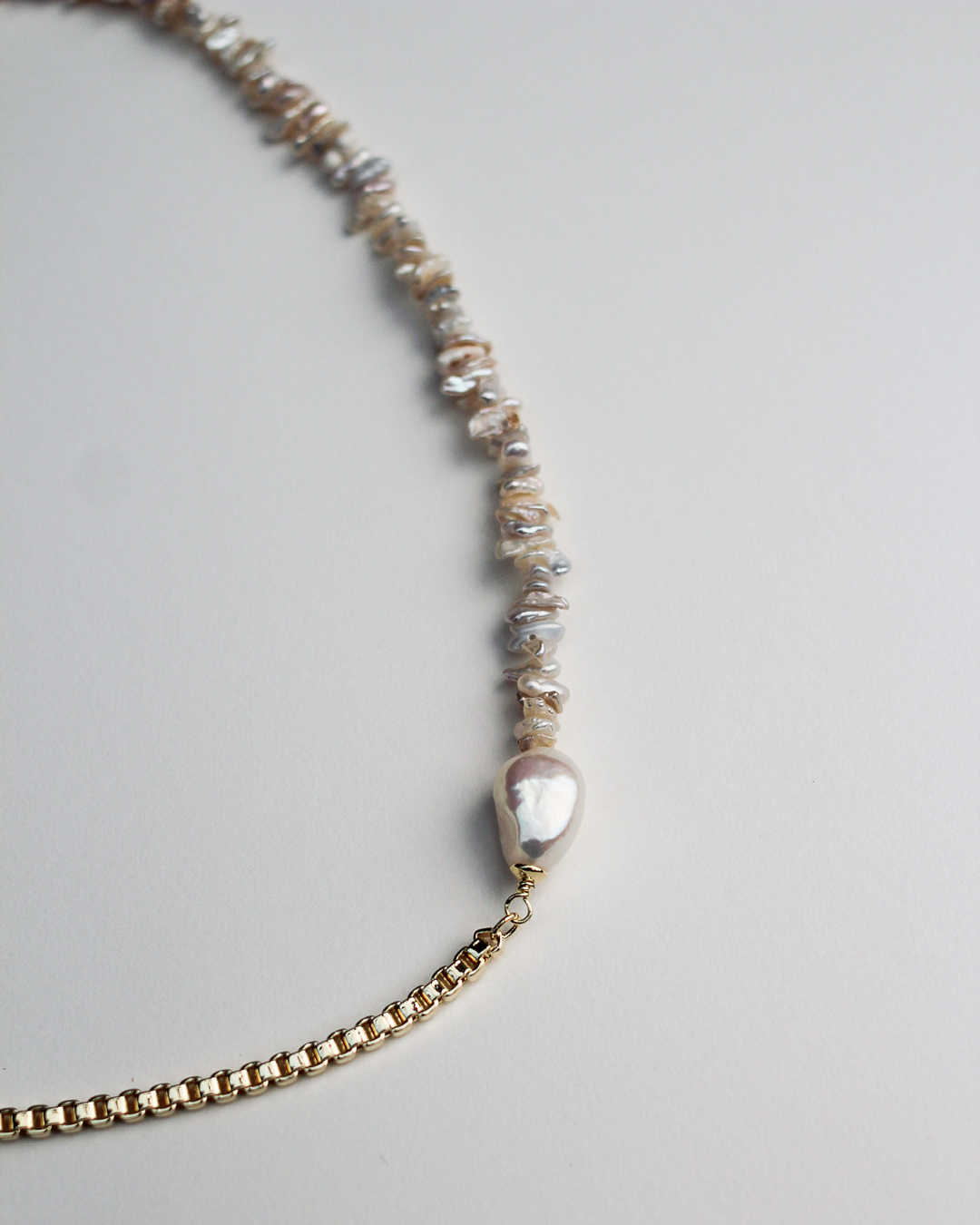 Collier de perles baroques à chaîne en forme de boîte